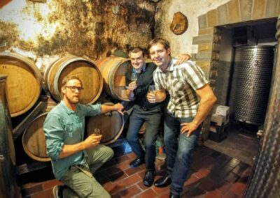 Skupina Damačica - Najboljši žur bend! Obletnice, abrahami, veselice, ohceti in festivali, lahko pa pridemo tudi samo za dobro družbo.