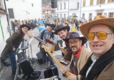 Skupina Damačica - Najboljši žur bend! Obletnice, abrahami, veselice, ohceti in festivali, lahko pa pridemo tudi samo za dobro družbo.