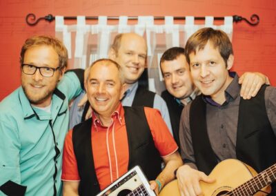 Skupina Damačica - Najboljši žur bend! Obletnice, abrahami, veselice, ohceti in festivali, lahko pa pridemo tudi samo za dobro družbo.