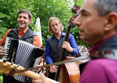 Skupina Damačica - Najboljši žur bend! Obletnice, abrahami, veselice, ohceti in festivali, lahko pa pridemo tudi samo za dobro družbo.