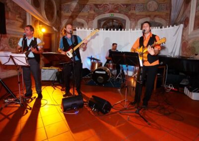 Skupina Damačica - Najboljši žur bend! Obletnice, abrahami, veselice, ohceti in festivali, lahko pa pridemo tudi samo za dobro družbo.